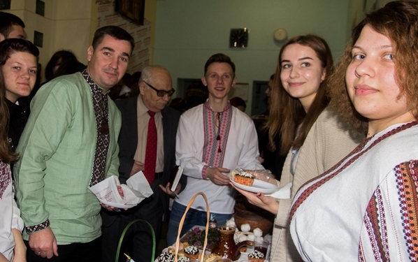 Тернопільські студенти організували благодійний ярмарок солодощів