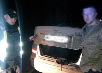 У водія-порушника патрульні знайшли рушницю