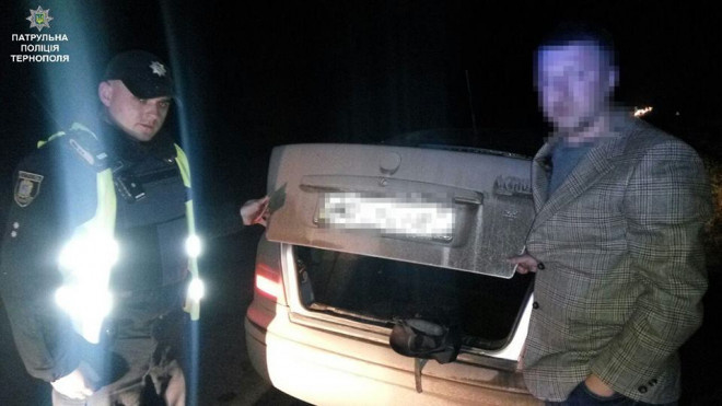 У водія-порушника патрульні знайшли рушницю