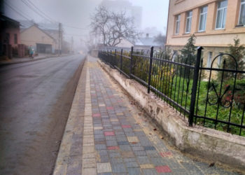 У Тернополі відремонтували ще один тротуар