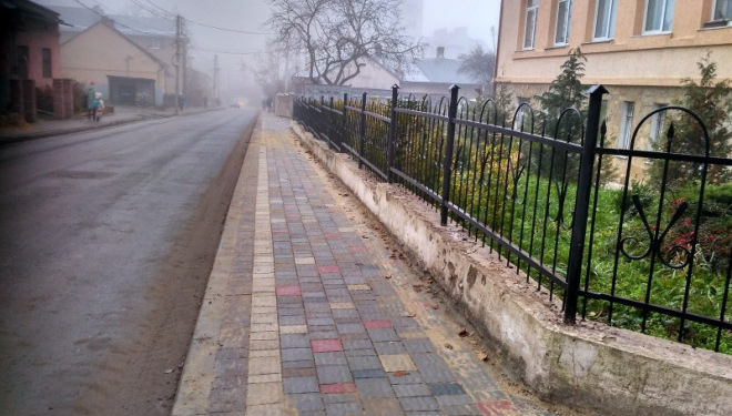 У Тернополі відремонтували ще один тротуар