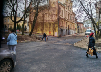 Двір майже у центрі Тернополя відремонтували (фотофакт)