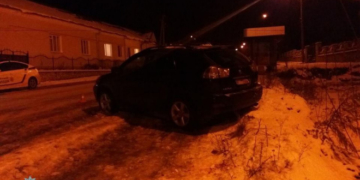 У Тернополі в подружжя, яке чекало маршрутку, врізався автомобіль