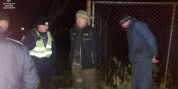 Вранці у центрі Тернополя несли крадену огорожу (фото)