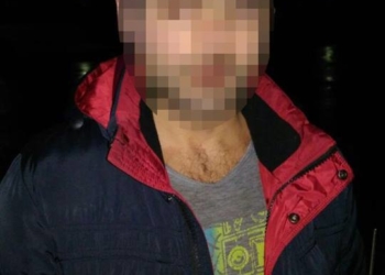 Водія, який мав зброю та нелегально перебував в Україні, затримали поліцейські