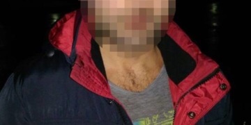 Водія, який мав зброю та нелегально перебував в Україні, затримали поліцейські