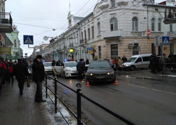 У центрі Тернополя на Руській знову ДТП: машини стоять на сотні метрів
