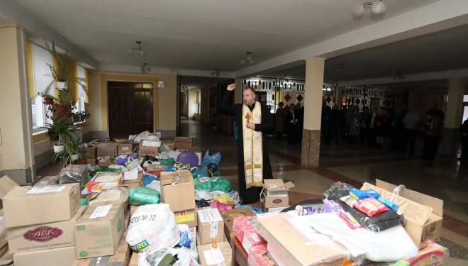 Тернополяни зібрали тонни подарунків солдатам