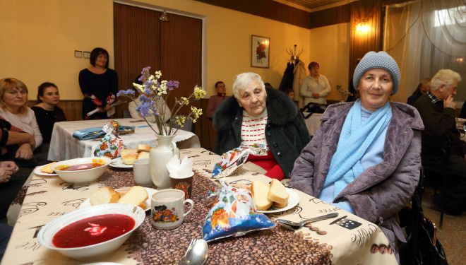 До Дня Миколая в управлінні соцполітики відбувся святковий обід