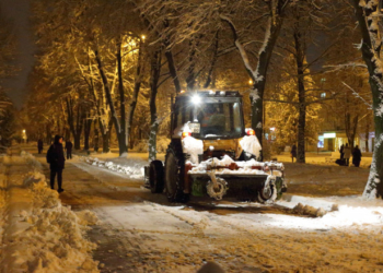 Тернопіль від снігу прибирало 44 одиниці спецтехніки