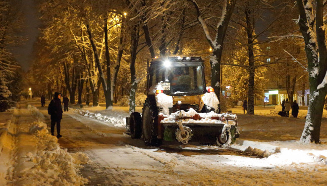 Тернопіль від снігу прибирало 44 одиниці спецтехніки