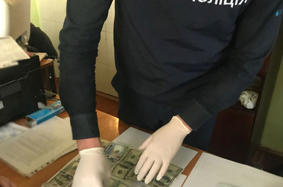 На хабарі затримали голову сільради на Тернопільщині