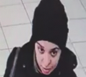 Розшукують жінку, яка “почистила” крамницю (відео)