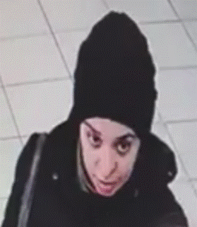 Розшукують жінку, яка “почистила” крамницю (відео)