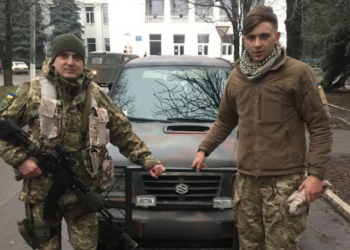 Тернопільські семінаристи передали військовим позашляховик Suzuki