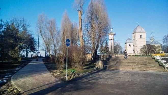 У тернопільському парку тепер є нова доріжка