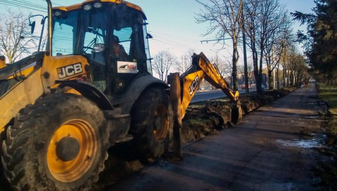 Тривають роботи з ремонту тротуарів на вулиці Руській 