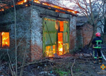 У Тернополі горіло підприємство (фотофакт)