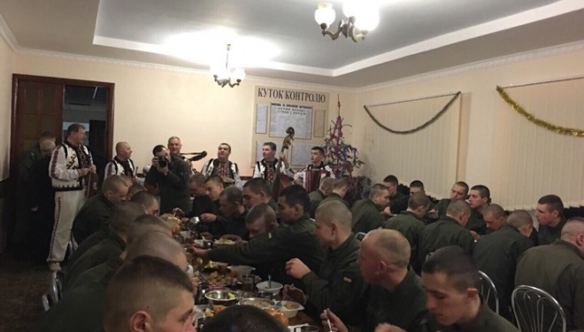 Степан Барна: Святвечір з солдатами – це добра традиція, щоб кожен із хлопців відчув свято далеко від дому (фото)