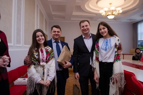 Колядники з різних установ завітали до обласної державної адміністрації (фото)