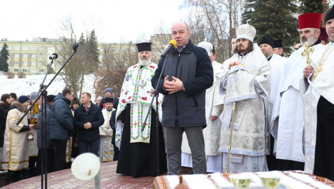 Урочисте освячення Йорданської води відбулося на набережній ставу 