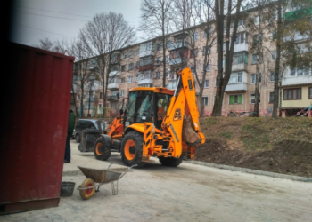 Завершують ремонти двору за адресою вулиця Чалдаєва, 3 та Чалдаєва, 5