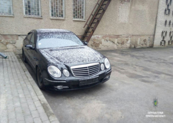 Будьте обачними, бо викрадають номерні знаки з автомобілів