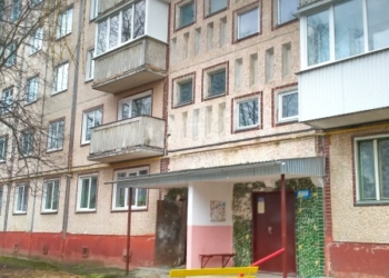 У Тернополі в будинку на вулиці 15 квітня, 7 ставлять нові вікна