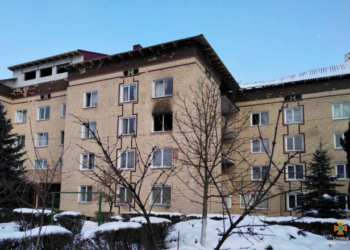 На Тернопільщині з палаючого гуртожитку рятували людей