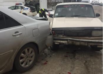 Через недотримання швидкості у Тернополі потрійна ДТП (фото)