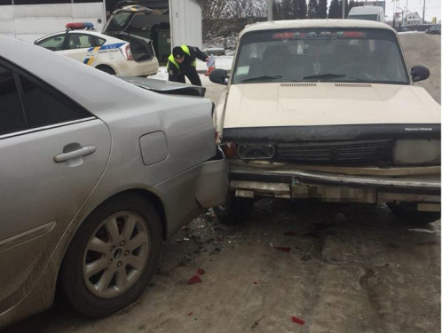 Через недотримання швидкості у Тернополі потрійна ДТП (фото)