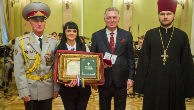 Тернополянку відзначили міжнародним «Орденом Королеви Анни