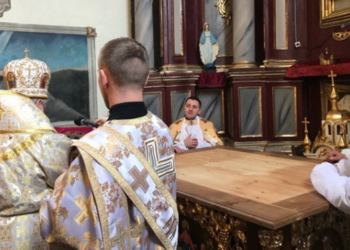 На Тернопільщині Митрополит Василій  освятив престіл для місцевого храму