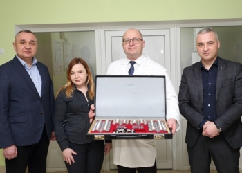 У Тернополі дитяча поліклініка отримала два комплекти необхідного офтальмологічного обладнання для дітей