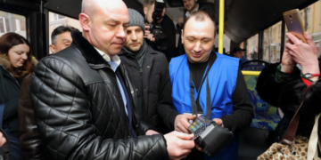 Тернопіль вперше запустив систему оплати банківськими картками у всьому громадському транспорті