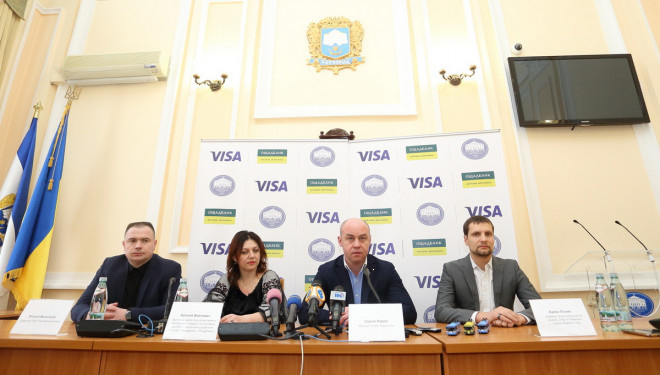 У Тернополі в громадському транспорті можна розрахуватися за допомогою банківських карток VISA і NFC-пристроїв