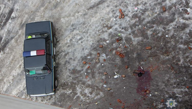 На Текстильній з висоти шостого поверху випав хлопець