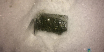 Посеред ночі патрульні виявили у перехожого наркотики