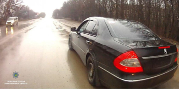 Тернополянин сховав номерні знаки своєї машини, щоб “не вкрали”