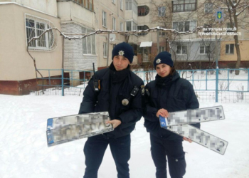 Тернопільські поліцейські знайшли номерні знаки, які викрали шахраї