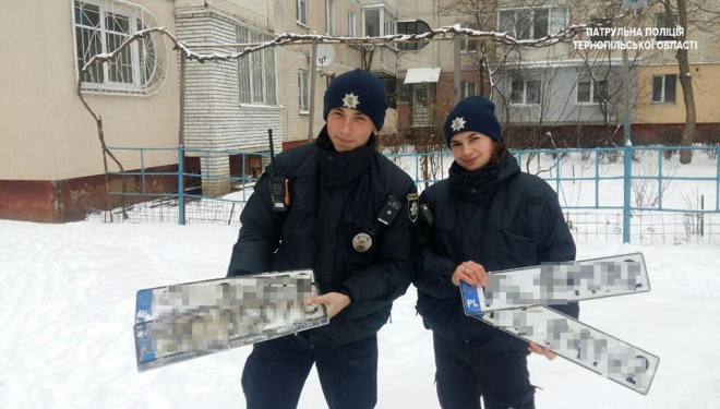 Тернопільські поліцейські знайшли номерні знаки, які викрали шахраї
