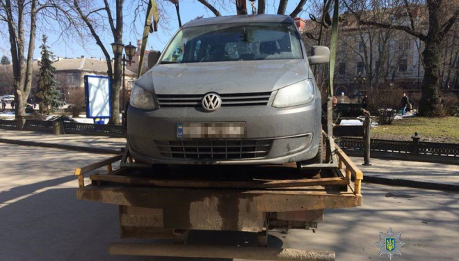 За те, що наражав на небезпеку людей у самому центрі Тернополя, – виписали лише штраф