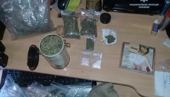 Амфетамін, марихуану та інші психотропні речовини – поліцейські “накрили” нарколабораторію