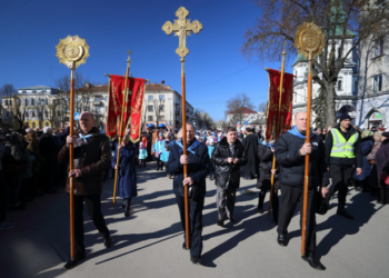 Тисячі тернополян вийшли на Хресну дорогу