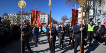 Тисячі тернополян вийшли на Хресну дорогу