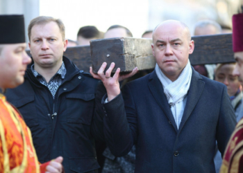 Очільник Тернополя Сергій Надал взяв участь у найбільшій у Тернополі Хресній дорозі