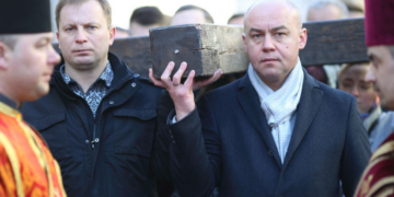 Очільник Тернополя Сергій Надал взяв участь у найбільшій у Тернополі Хресній дорозі