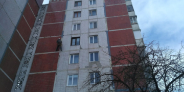 У Тернополі ремонтують міжпанельні шви (фотофакт)