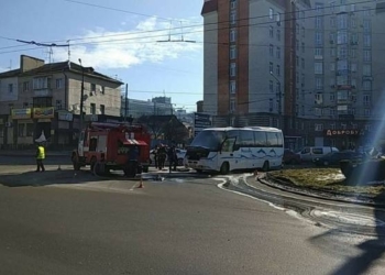 У місті загорівся туристичний автобус