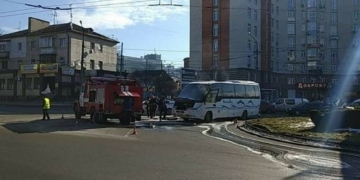 У місті загорівся туристичний автобус